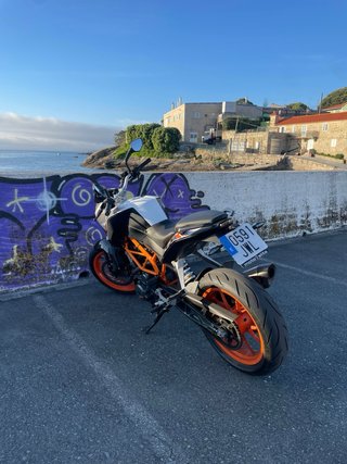 KTM 390 Duke Negra y Naranja