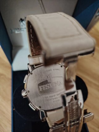 Reloj Festina plateado y blanco