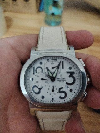 Reloj Festina plateado y blanco
