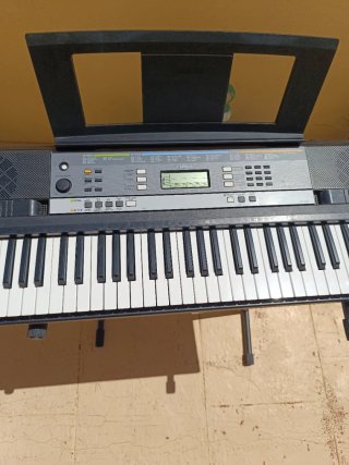 Teclado Yamaha YPT-240