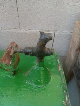 Zafra metálica antigua para aceite