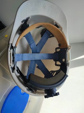 Casco de obra blanco con logo ASEFA