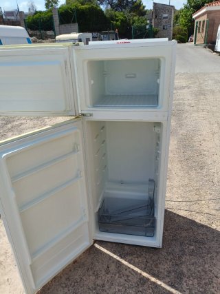 Nevera blanca con congelador
