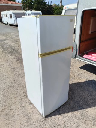 Nevera blanca con congelador