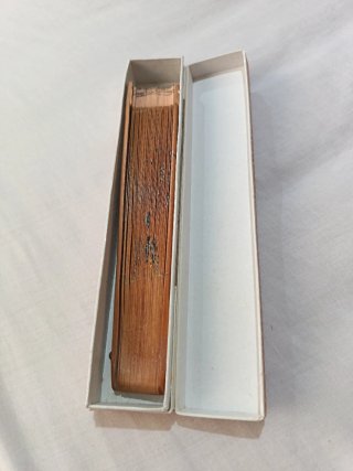 Abanico pintado a mano S.XX con caja
