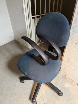 Silla de oficina giratoria con ruedas