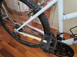 Bicicleta de montaña blanca