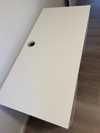 Escritorio y silla giratoria Ikea. Todo 120€