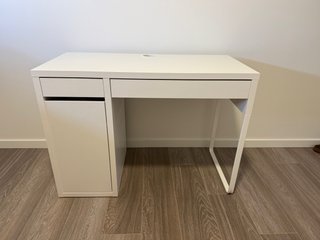 Escritorio y silla giratoria Ikea. Todo 120€