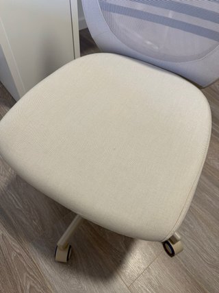 Escritorio y silla giratoria Ikea. Todo 120€