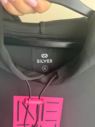 Sudadera Negra con Logo Rosa