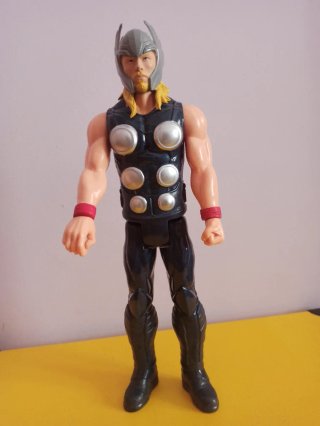 Avengers figuras 30 cm. 30€, unidad suelta 5€