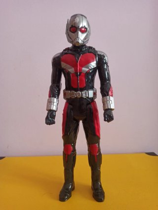 Avengers figuras 30 cm. 30€, unidad suelta 5€