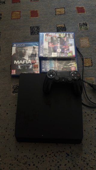 PS4 Slim Negra + 3 Juegos