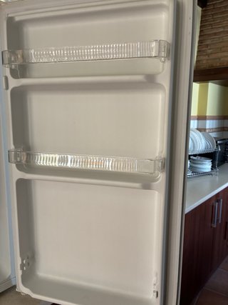 Frigorífico pequeño en buen estado.
