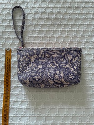 Neceser o cartera de mano con estampado floral