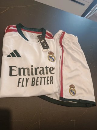 Conjunto Real Madrid 26-27 diferentes tallas
