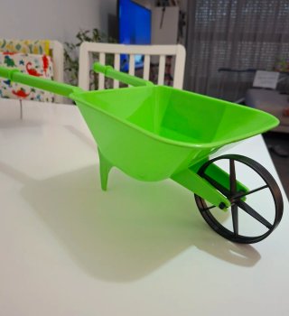 Carretilla de juguete verde