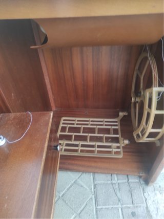 Máquina de coser Alfa con mueble