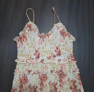Vestido Zara floral talla XS