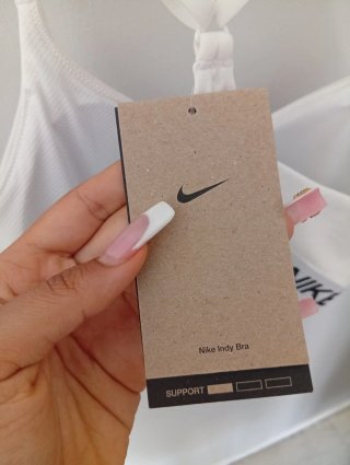 Top deportivo Nike blanco
