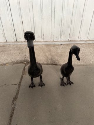 Pareja de patos decorativos de metal