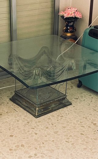 Mesa de centro cristal y metal dorado