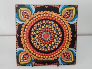 Piatti decorati a mano in legno e bambù