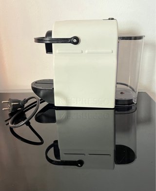 Cafetera Nespresso Inissia C40 Blanca cápsulas