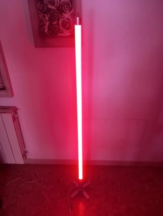 Lámpara de pie LED moderna