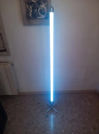 Lámpara de pie LED moderna