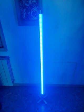 Lámpara de pie LED moderna