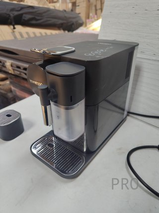 Máquina de café de cápsulas - Nespresso