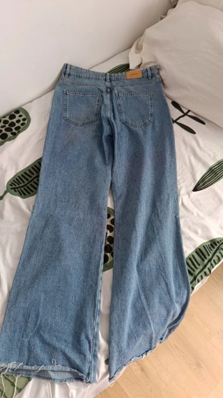 Pantalones vaqueros anchos rotos