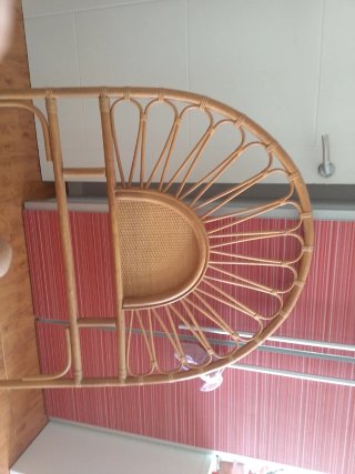 Cabecero de ratán y madera