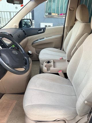 KIA Carnival 2010