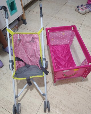 Cochecito y cuna de juguete rosa