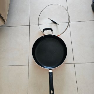 Sartén con tapa de cristal