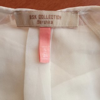Blusa blanca con encaje