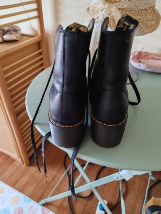 Botas Dr. Martens plataforma 8 ojales