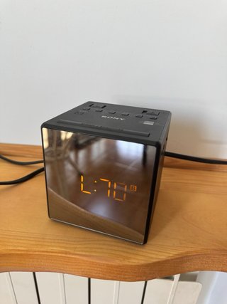 Radio despertador Sony negro