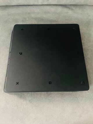 PS4 (PlayStation 4) + 4 Juegos y 4 Mandos