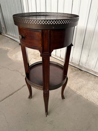 Mesita auxiliar de madera y metal