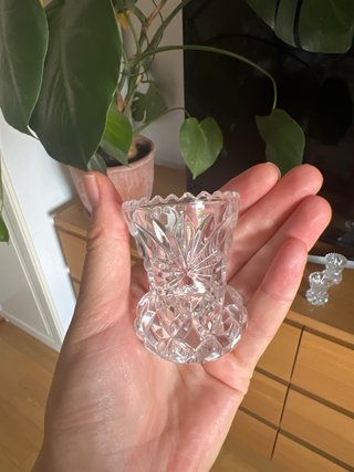 Jarrón pequeño de cristal tallado
