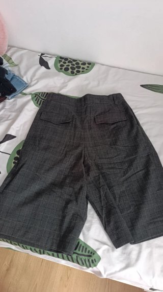Pantalones grises de cuadros