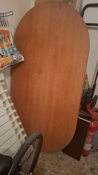 Mesa de comedor ovalada de madera con  6 sillas
