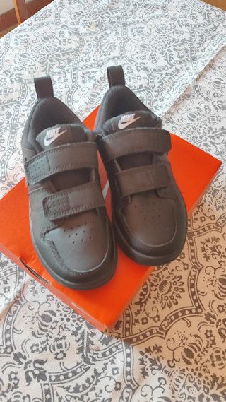 Zapatillas Nike niño T. 27,5 sin estrenar