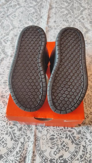 Zapatillas Nike niño T. 27,5 sin estrenar