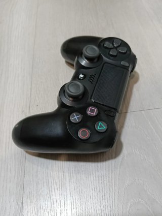 Mando PS4 Negro + Funda Verde + Cable