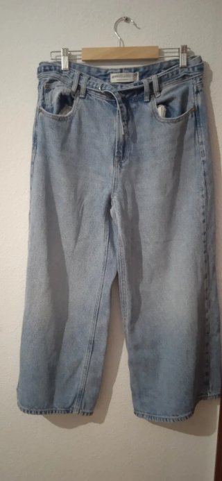 Pantalón vaquero desgastado